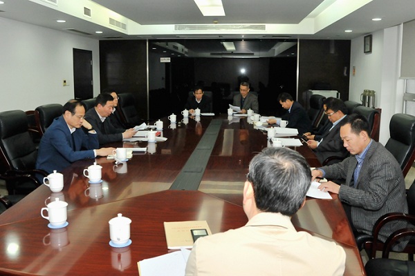 省住房城鄉(xiāng)建設廳黨組書記顧小平主持召開廳黨組會議，專題學習黨的十八屆六中全會精神